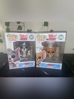 Funko Pop! Tom and Jerry Television Set - Tom #1657 & Jerry #1658